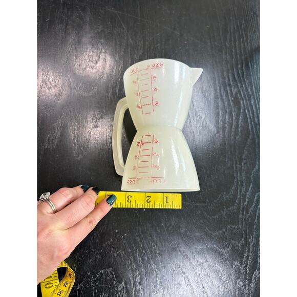 Vtg Kitchen Tool- Tupperware Measuring Cup- Double sided - some wear- white red - Picture 5 of 5